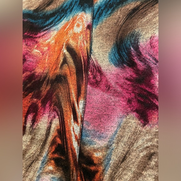 Soft, Colorful Top - Like New - Size Large - Picture 4 of 7